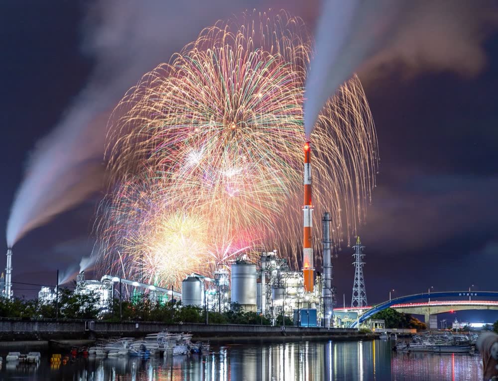 夜空に広がる美しい花火大会